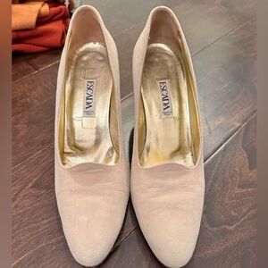 Vintage Escada Suede cream pumps size 8 1/2